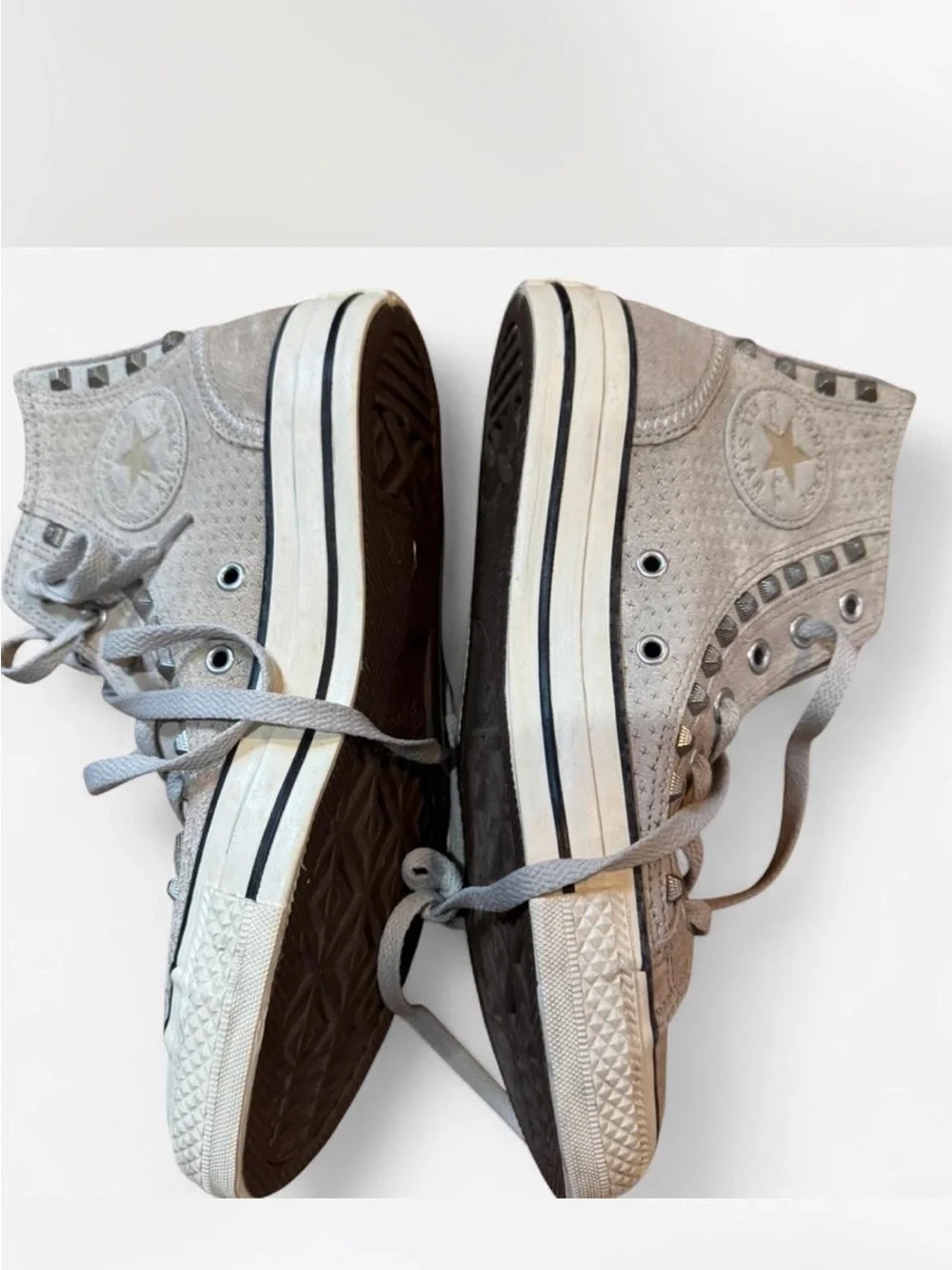 Men’s 6 Converse High Top Sneakers in Light Gray Suede with Stud Detail - Picture 4 of 7